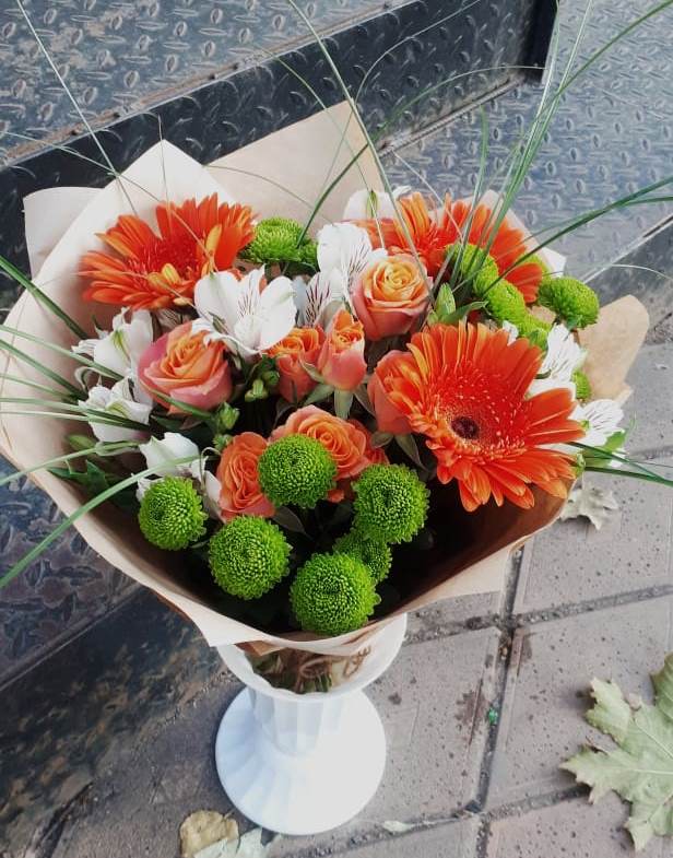 Букет цветов из: Герберы, Хризантемы, Альстромерии и Розы в Мценске