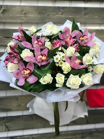 Букет цветов из: Розы и Хризантемы в Мценске