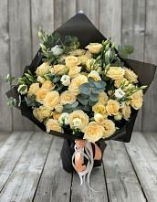 Букет цветов из:  Розы и Лизиантусы в Мценске