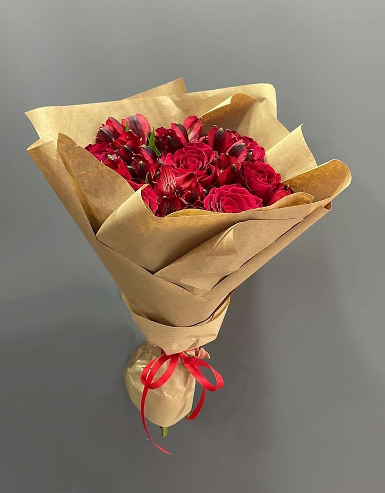 Букет цветов из: Альстромерии и Розы в Мценске