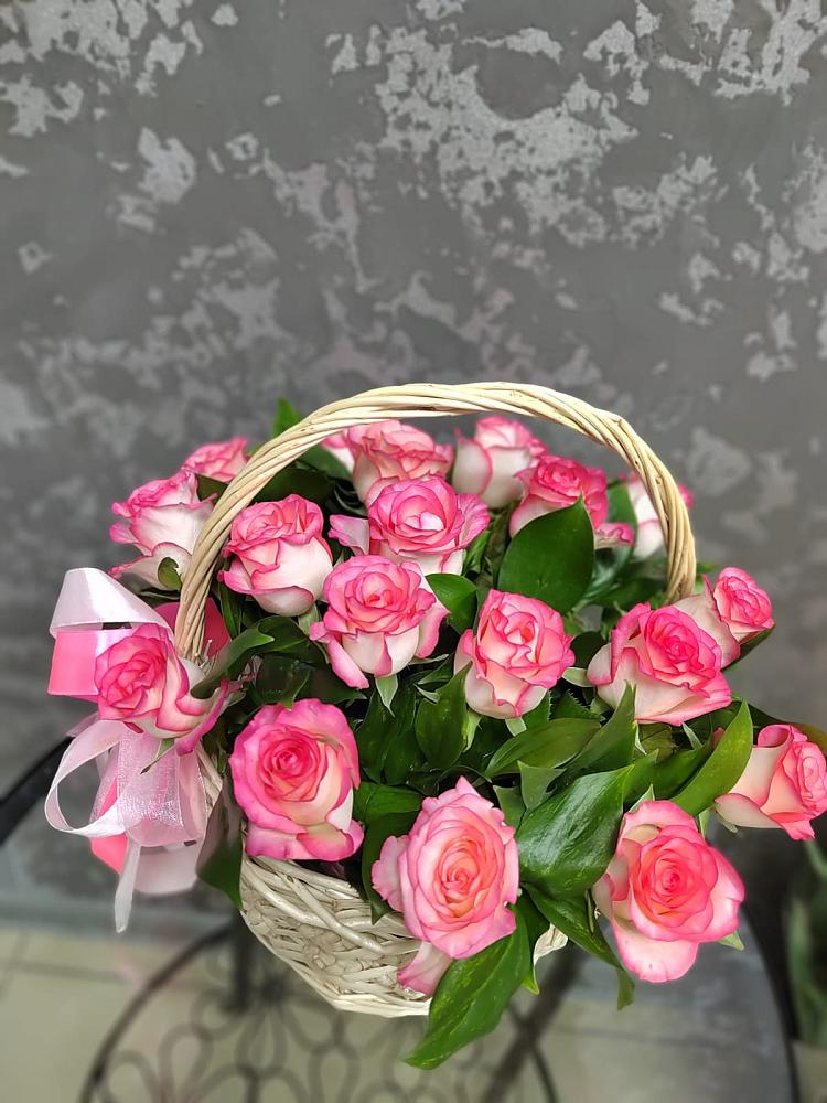 Цветочная композиция из Розы в корзине в Мценске