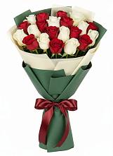 Букет Микс из красных и белых роз в Мценске