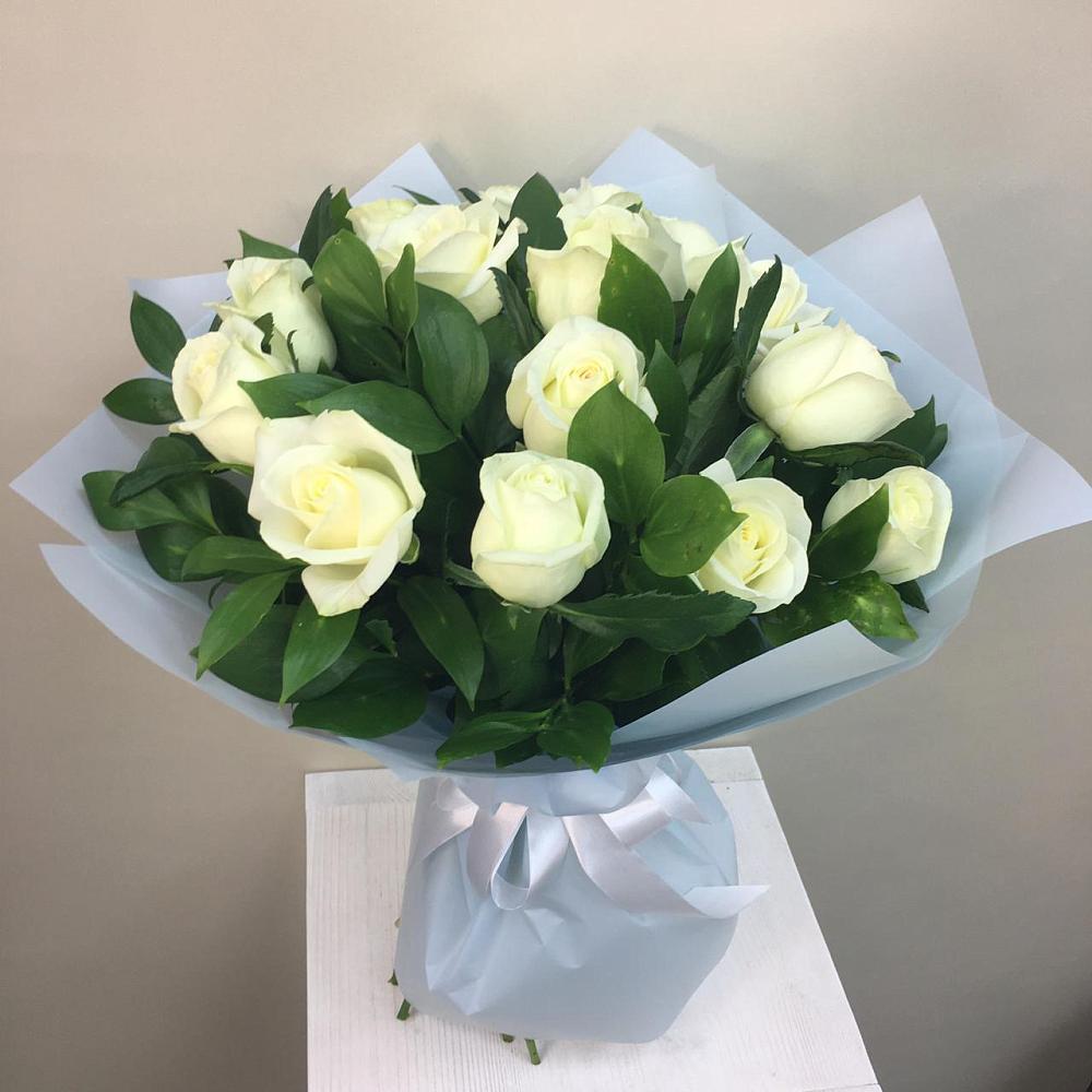 Букет 15 Белых роз Проуд в Мценске