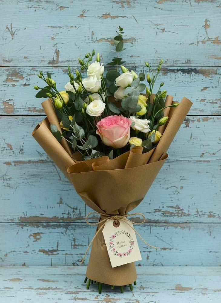 Букет цветов из: Розы и Лизиантусы в Мценске