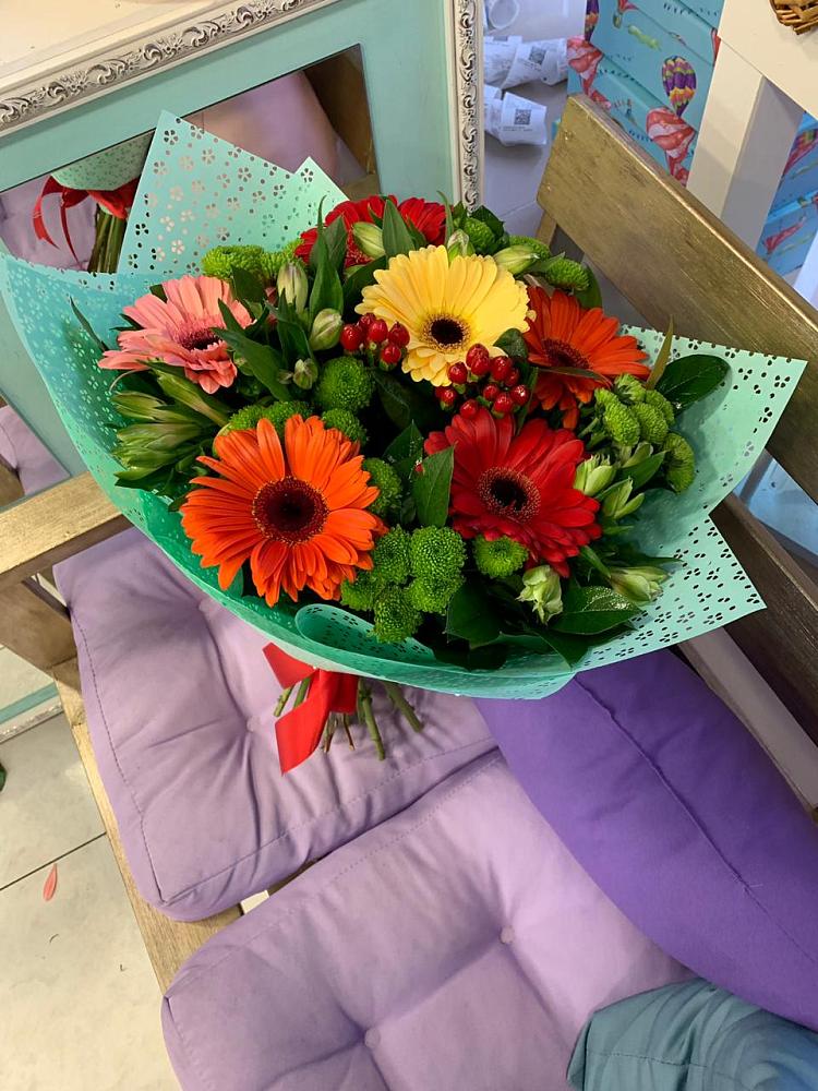 Букет цветов из: Герберы, Хризантемы и Альстромерии в Мценске