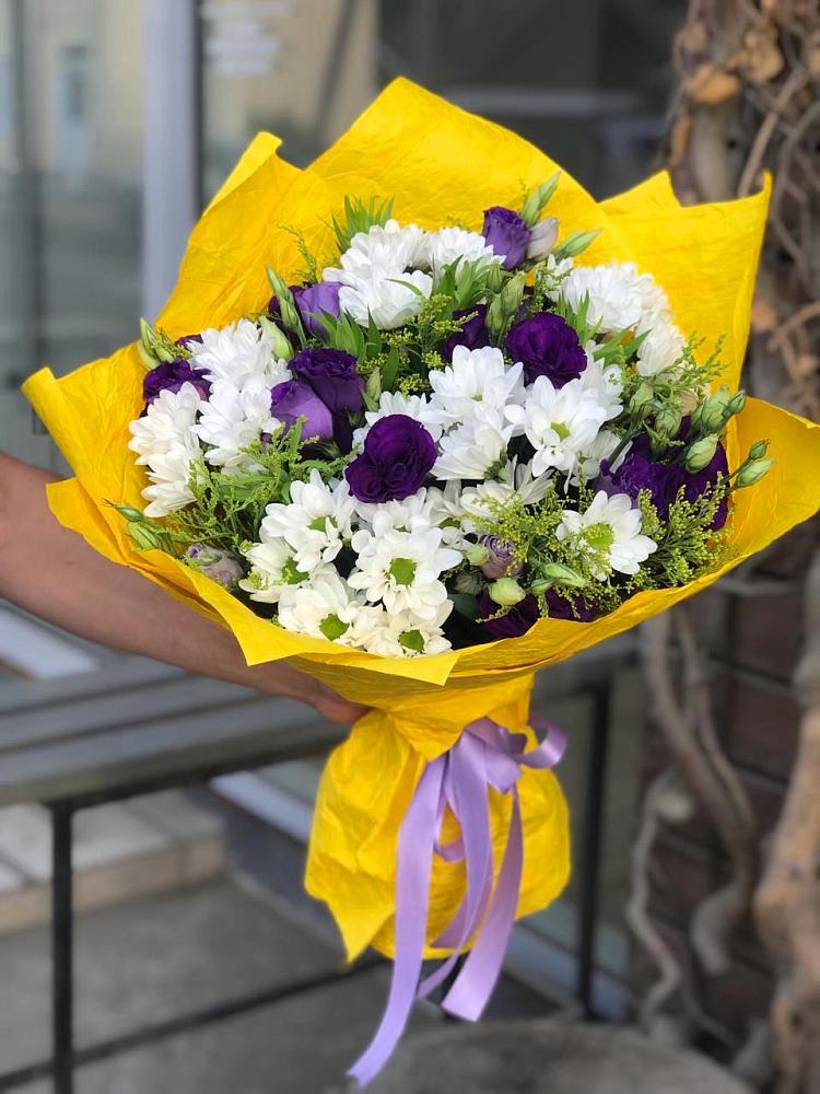 Букет цветов из: Ирисы, Хризантемы и Ромашки в Мценске