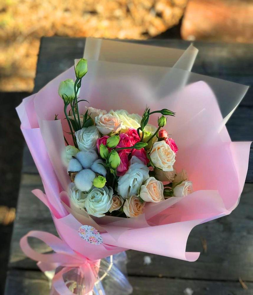 Букет цветов из: Розы и Лизиантусы в Мценске