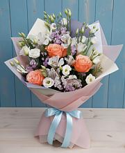 Букет цветов из:  Лизиантусы, Розы, Альстромерии и Гипсофила в Мценске