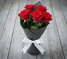 Букет 5 Красных роз Эдлесс Лав в Мценске