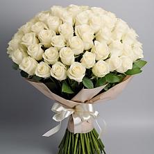 Букет 101 беля роза Белоснежка в Мценске