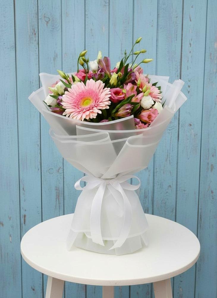 Букет цветов из: Герберы, Альстромерии и Лизиантусы в Мценске