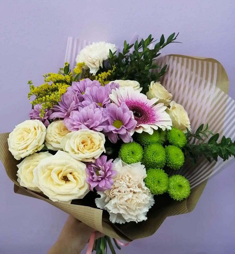 Букет цветов из: Хризантемы, Розы, Гвоздики и Герберы в Мценске