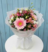 Букет цветов из:  Герберы, Альстромерии и Лизиантусы #REPLACE_PRED# Мценске