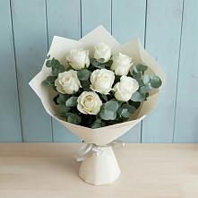 Букет Белые розы в Эвкалипте в Мценске