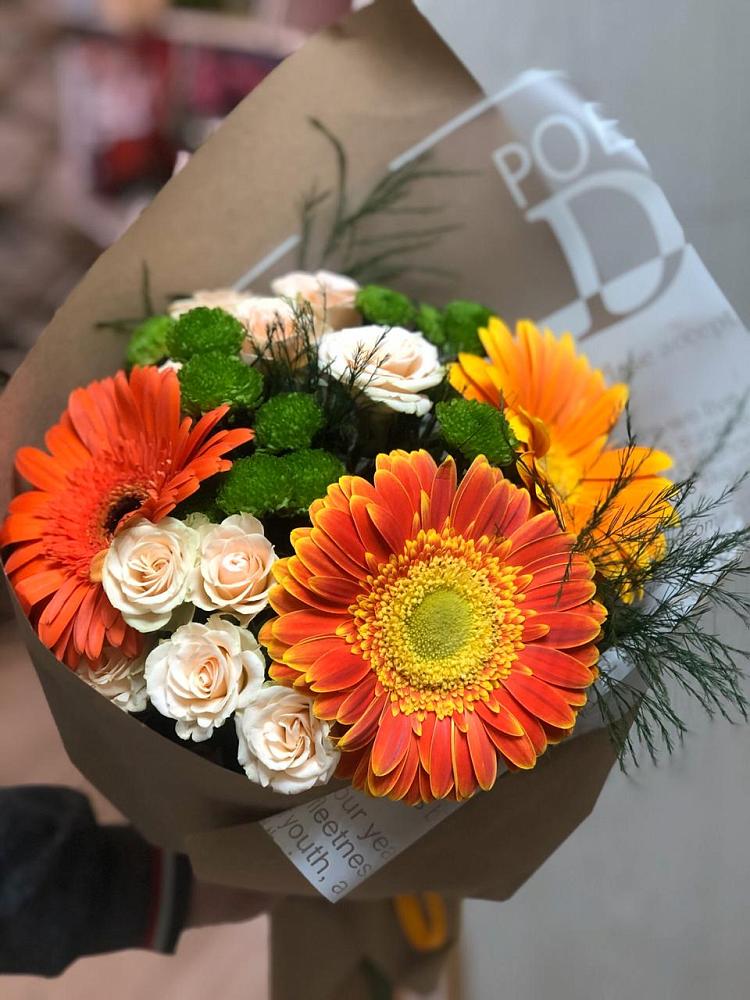 Букет цветов из: Герберы, Хризантемы и Розы в Мценске