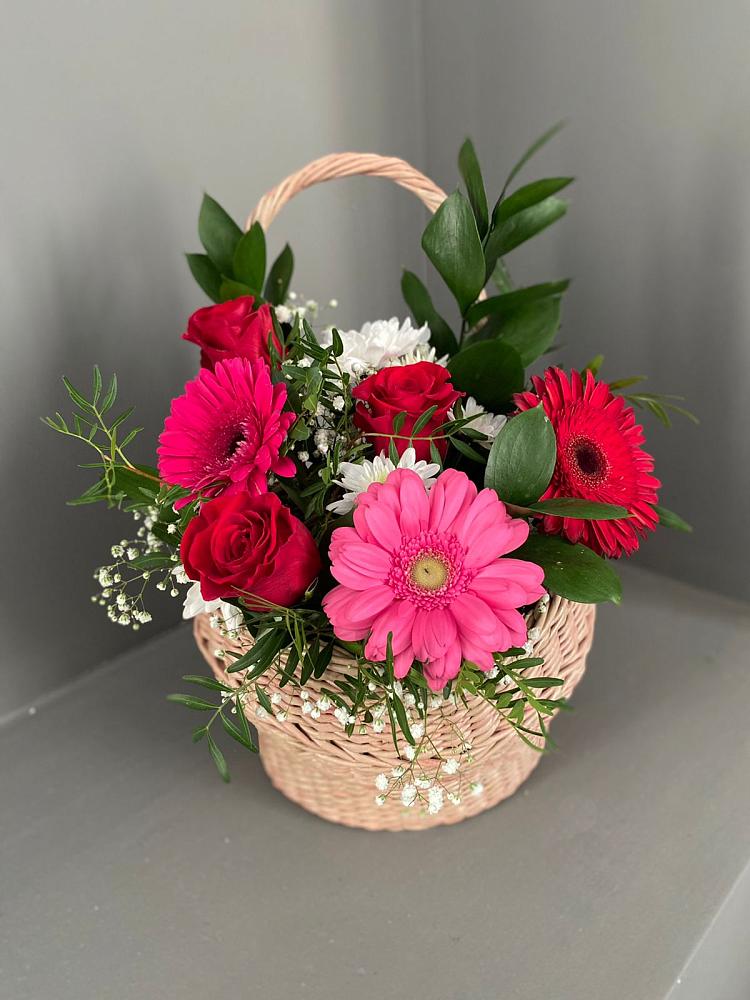Цветочная композиция из Розы, Хризантемы и Герберы в корзине в Мценске