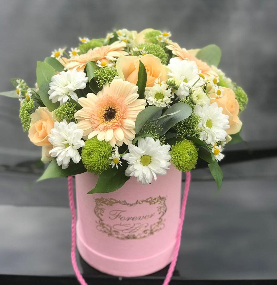 Цветочная композиция из Розы, Герберы и Хризантемы в шляпной коробке в Мценске