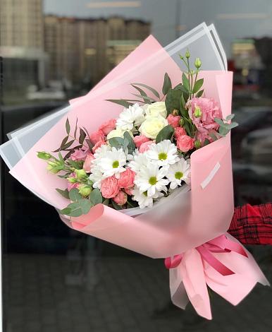 Букет цветов из: Розы, Лизиантусы и Хризантемы в Мценске