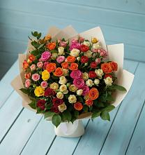 Букет Микс из разноцветных кустовых роз в Мценске