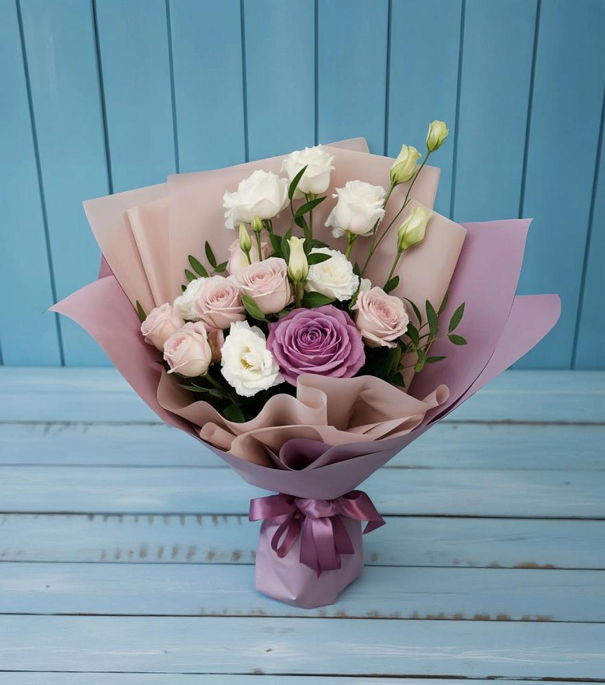 Букет цветов из: Розы и Лизиантусы в Мценске